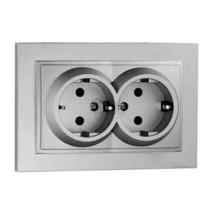 Розетка 2К+З двойная Mono Electric Despina 16A 250V винтовое подключение серебро 102-212104-120 в современном стиле, цвет серебро