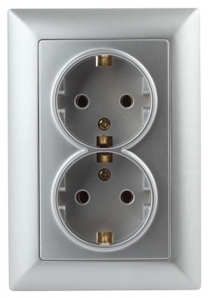 Розетка двойная ЭРА Intro Solo Schuko 2X2P+E 16A 250V серебро 4-205-03 Б0043335 в современном стиле, цвет серебро