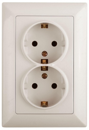Розетка двойная ЭРА Intro Solo Schuko 2X2P+E 16A 250V слоновая кость 4-205-02 Б0043334 в современном стиле