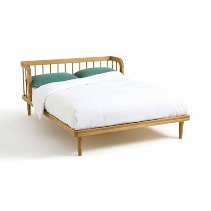 Кровать с кроватным основанием из массива дуба La Redoute Plus Matea 160x200 коричневого цвета, с изголовьем, без ящиков