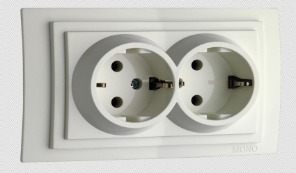 Розетка 2К+З двойная Mono Electric Despina/ Larissa 16A 250V винтовое подключение белый 500-001904-120 в современном стиле, цвет белый