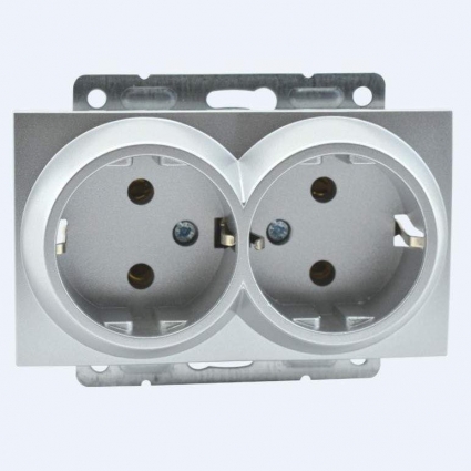 Розетка 2К+З двойная Mono Electric Despina/ Larissa 16A 250V винтовое подключение серебро 500-002104-120 в современном стиле, цвет серебро