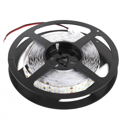 Светодиодная лента ЭРА 27W/m 252LED/m 2835SMD белый 5M LS2835-27-252-24-33-4000К-triple-5m Б0043105 в современном стиле, мощность 135 Вт