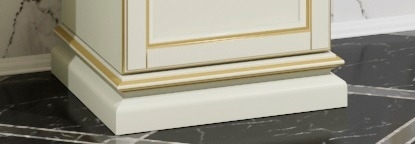 Плинтус для мебели Opadiris Корсо-оро №11 к пеналу, нижний, слоновая кость с золотой патиной