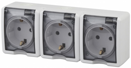 Розетка ЭРА Эксперт 3х2P+E IP54 со шторками 16A 250V 11-2406-01 в современном стиле, цвет белый